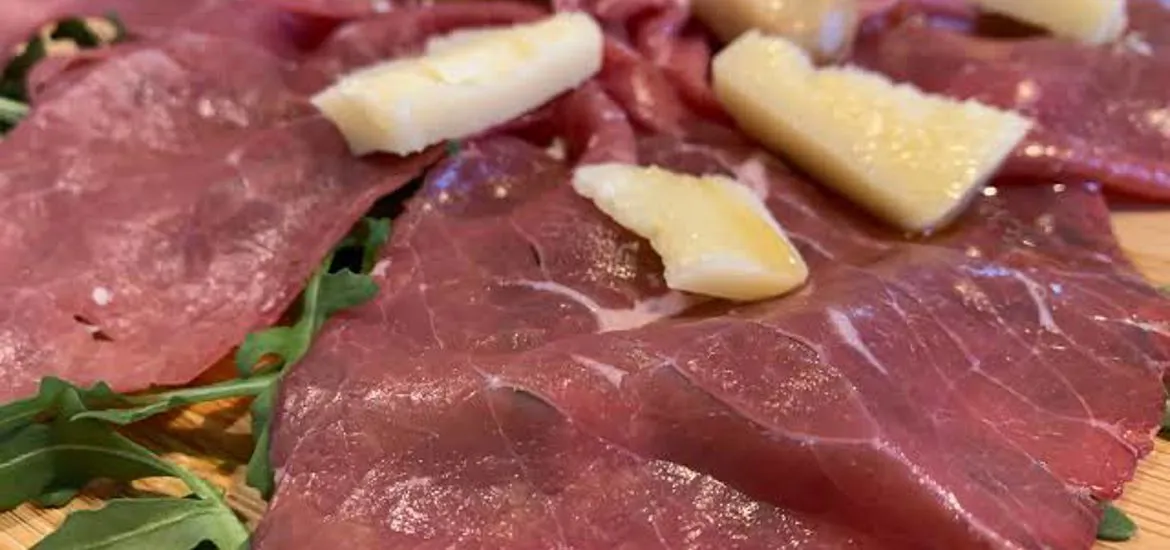 LA TIPICA CARNE SALADA
